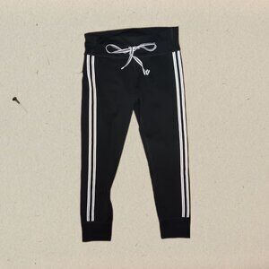 GapFit Workout Capri Leggings w/ Tie and Pocket - Size M